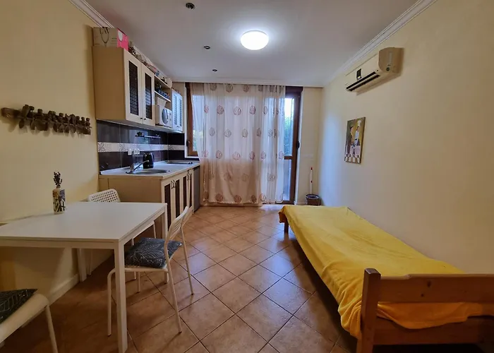 Апартаменты Lovely In Santa Marina,