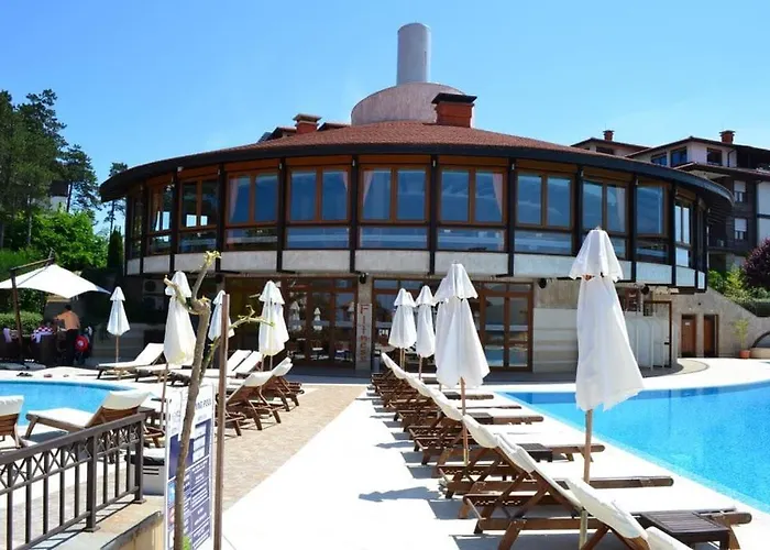 Апартаменты Lovely In Santa Marina,